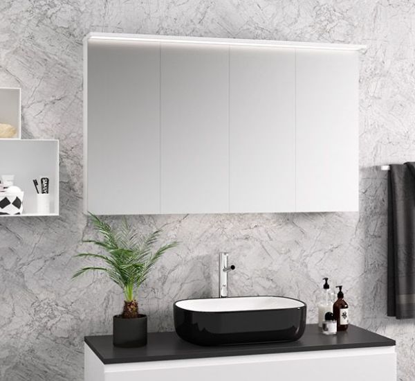Otsoson Luvia LED-peilikaappi valkoisella valolipalla