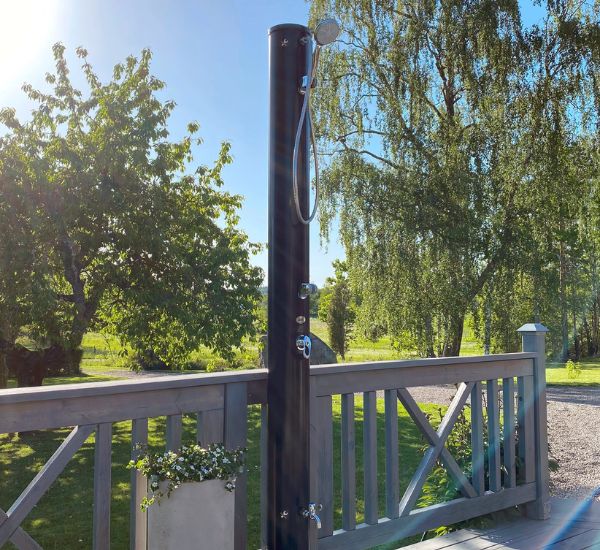 Demerx Sunny 40 L aurinkolämmitteinen ulkosuihku käsisuihkulla