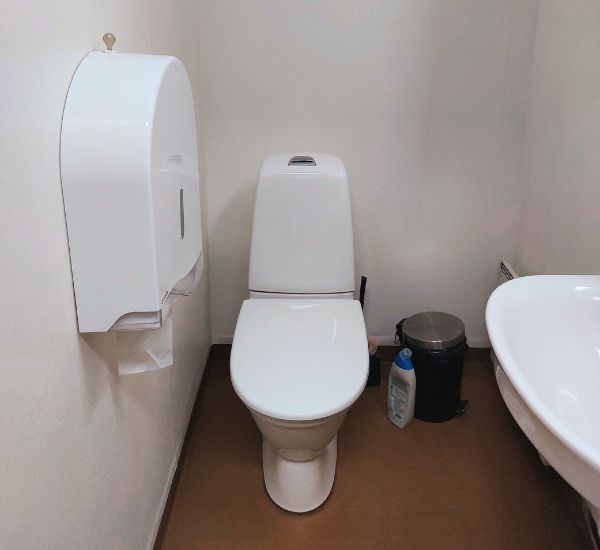 Remontoitava WC ennen kalusteiden ja pintojen uudistamista