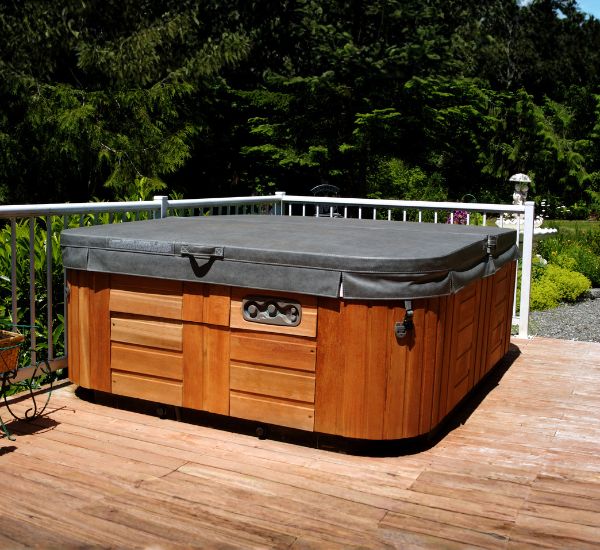 Kylpytynnyrin kansi suojaamassa vettä