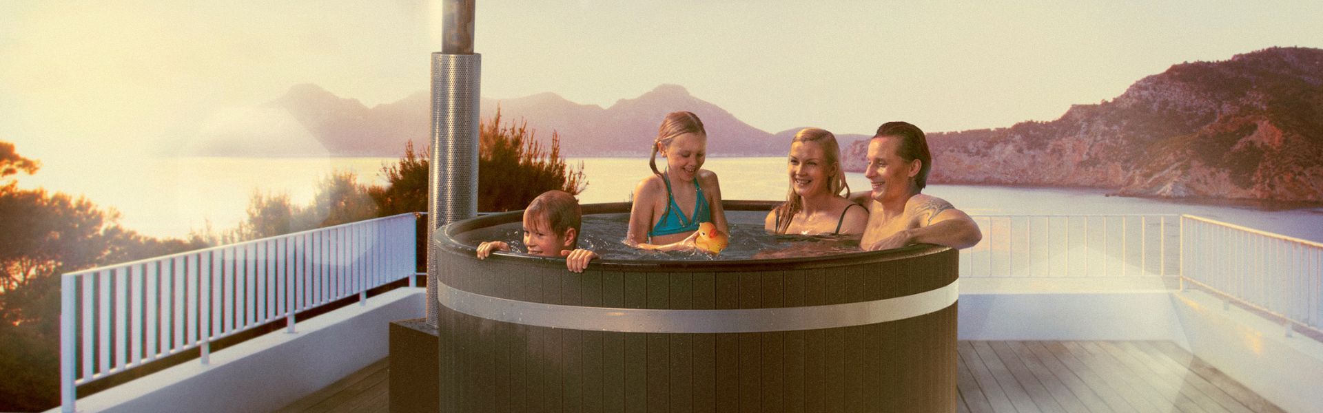 Puhdas palju ulkona kesäisellä terassilla