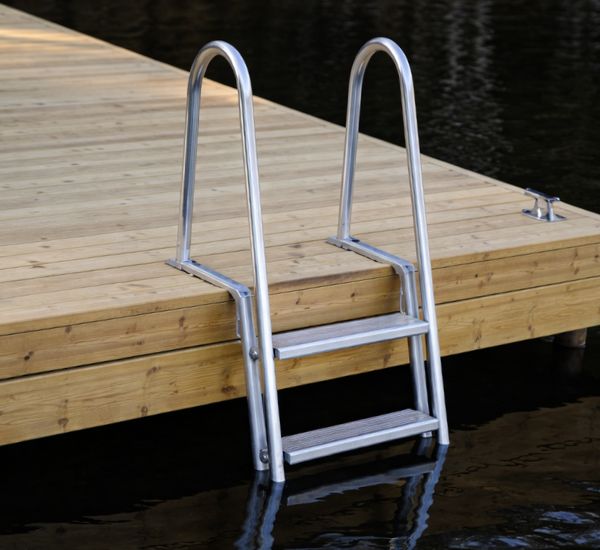 Uimaportaat ja laituritikkaat