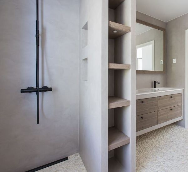 Mikrosementtipaketti SBL laattapinnan päälle, Plata – harmaa sävy moderniin kylpyhuoneeseen