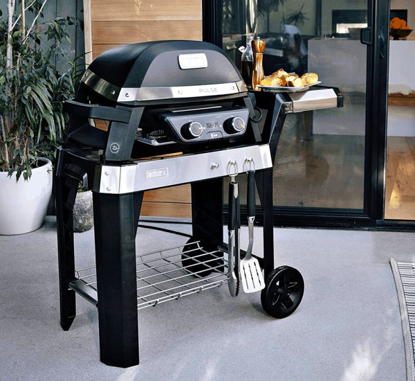 Weber Pulse 2000 -sähkögrilli parvekkeelle