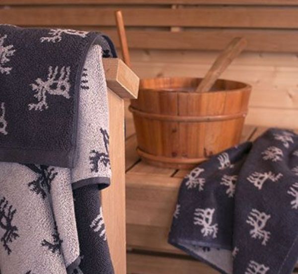 Kylpypyyhkeet pihasaunan sisustuksessa