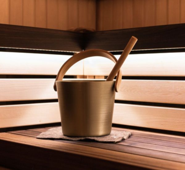 LED-nauha saunaan – epäsuoraa valaistusta pihasaunan lauteisiin