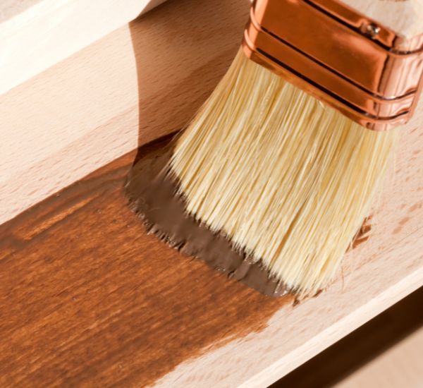 Terassikalusteiden öljyäminen puuöljyllä