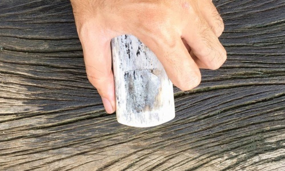 Terassin pesu ja puhdistus – Näin saat terassilaudoituksen jälleen kauniiksi